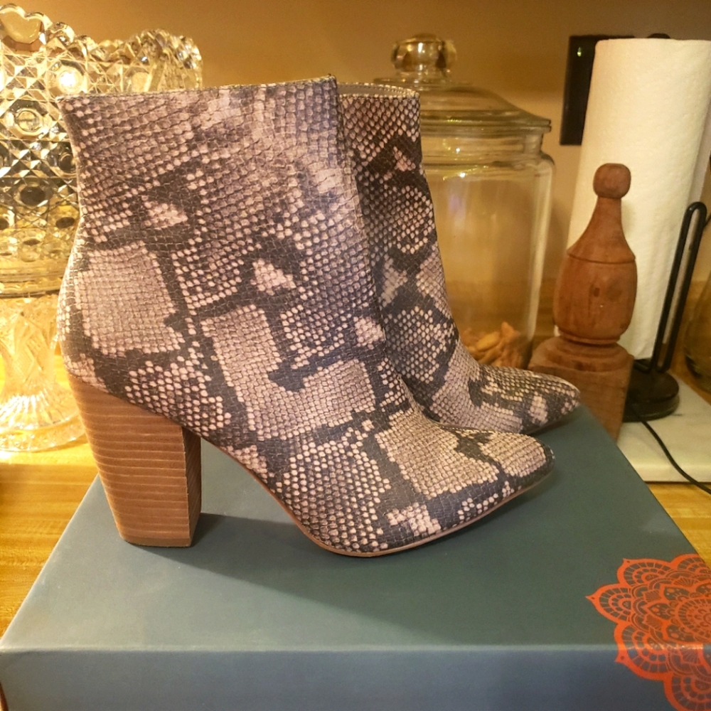 Carlos Santana bootie sz 9.5